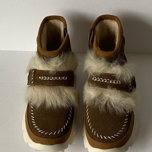 NEW UGG FLUFF Ankle Boot Tan/Brown Size 6 - Picture 7 of 14